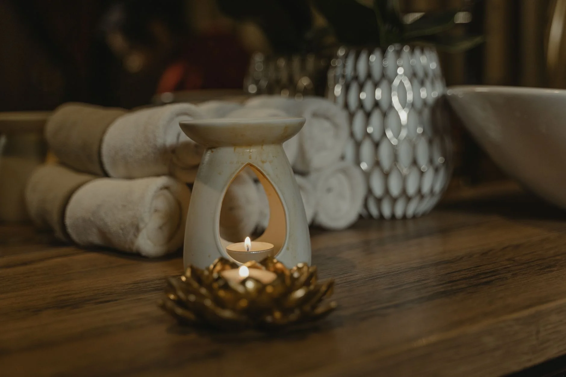 Serene spa setup with candle and soft towels representing relaxation before use
