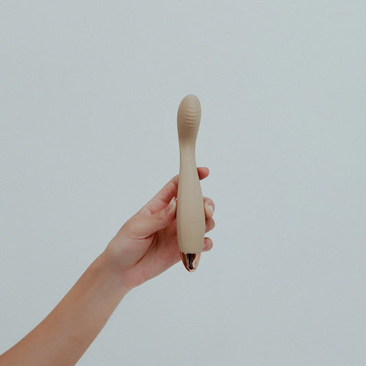 Hand holding Rora G-Spot Vibrator